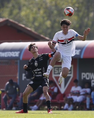 O jogo, válido pelo Campeonato Paulista Sub-15, ocorreu na sede das categorias de base do São Paulo (Foto: Miguel Schincariol / São Paulo FC)