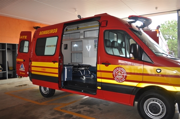 O Corpo de Bombeiros foi acionado para apagar as chamas no bairro Parque das Nações (Foto: A Cidade)
