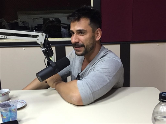 Julio Rocha esteve nos estúdios da Cidade FM para uma entrevista  (Foto: Érika Chausson/A Cidade)