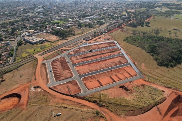 O prefeito Jorge Seba foi convidado para a assinatura da ordem de serviço da construção das 185 casas do desfavelamento (Foto: Prefeitura de Votuporanga)