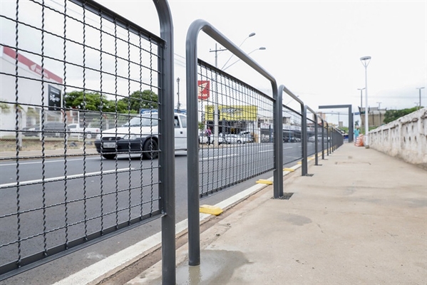 Avenida ganhou grades de proteção para ciclovia em Rio Preto — Foto: Divulgação