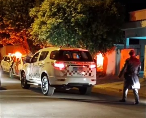 O crime ocorreu na rua Rachid Homsi, no Jardim Canaã; autor dos disparos é o pai de um dos adolescentes e ainda não foi localizado (Foto: Reprodução)