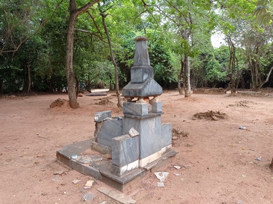 O cemitério da Vila Carvalho é do ano de 1892, mas foi desativado em 1937 (Foto: A Cidade)