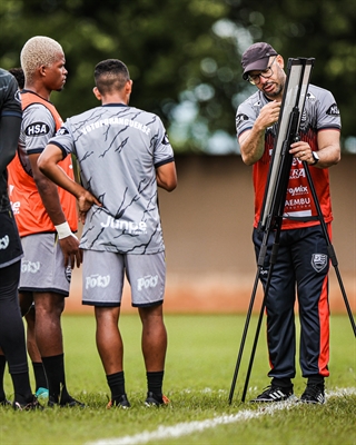 Time do técnico Rogério Corrêa segue se preparando para a próxima temporada (Foto: Pedro Zacchi)