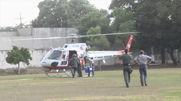 Helicóptero Águia, da Polícia Militar de Araçatuba, transportou coração para Botucatu (Foto: Reprodução/TV TEM)