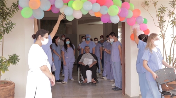 Equipes fizeram uma homenagem para o último paciente internado em Jaci (Foto: Arquivo Pessoal)