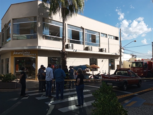Incêndio atinge loja no centro de Votuporanga (Foto: A Cidade)
