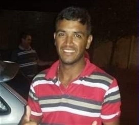 O motociclista de Votuporanga, Irineu Batista de Oliveira, 32 anos, morreu na noite desta segunda-feira (21) (Foto: Arquivo Pessoal)