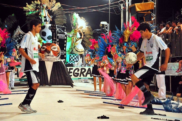 Raça Alvinegra começa ensaios para o carnaval