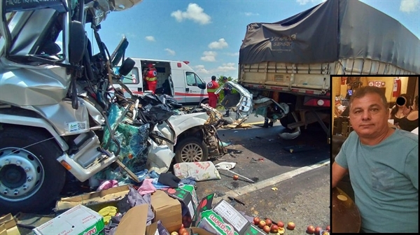 Carro de passeio ficou prensado entre carreta e caminhão após colisão na BR-153 — Foto: Corpo de Bombeiros/Divulgação