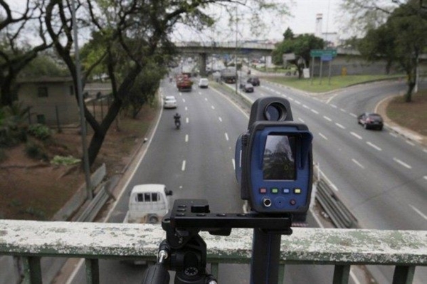 Os trechos monitorados e a localização dos radares também deverão ser divulgados na internet (Cesar Ogata/Fotos Públicas)