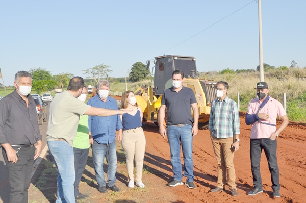 Seba pediu ao deputado Geninho a destinação de R$ 1,5 milhão para realizar parte da obra de revitalização da Avenida Emílio Arroyo Hernandes (Foto: A Cidade)