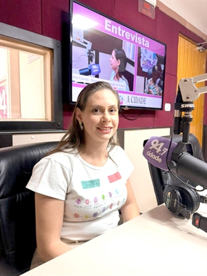 Para falar sobre o tema, a professora Ana Cláudia dos Santos Barão foi entrevistada na rádio Cidade FM 94,7 (Foto: A Cidade)