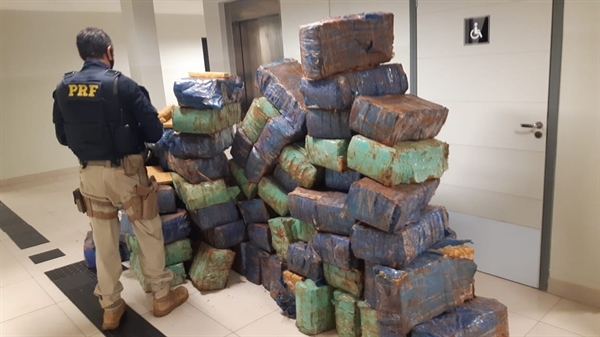 PRF apreendeu 2,5 toneladas de maconha em Rio Preto — (Foto: PRF/Divulgação)