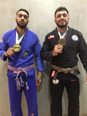 Os irmãos Raphael Oliveira, o “Pé”, e Matheus Oliveira, o “Bizuca”, conquistaram medalhas no Campeonato Brasileiro (Foto: Arquivo Pessoal)