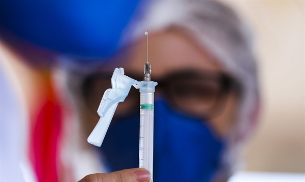 O Ministério da Saúde enviará aos estados mais 3 milhões de doses de vacinas contra a Covid-19 nesta semana (Foto: Fabio Rodrigues Pozzebom/Agência Brasil)