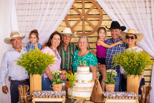 Família Sales destina alimentos para Santa Casa