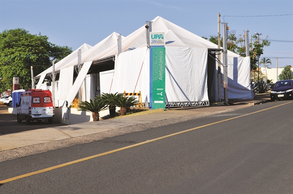 Só para instalar as tendas ao lado da UPA a Prefeitura gastou mais de R$ 70 mil (Foto: A Cidade)