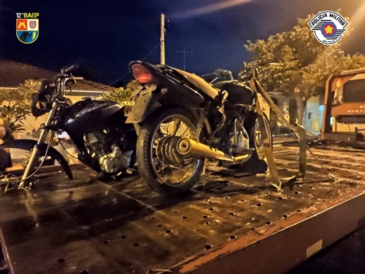 Motocicletas furtadas foram recuperadas pela polícia em Guararapes (SP) — (Foto: Polícia Militar/Divulgação)