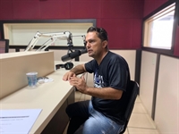 Apesar de proibidos, fogos com estampido foram ouvidos em toda a cidade; Chandelly, autor da lei, cobra fiscalização (Foto: A Cidade)