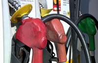 Valor médio do litro da gasolina comum no Brasil é de R$ 4,099 (Foto: Reprodução/RBS TV)