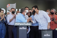 O vice-governador Rodrigo Garcia assinou ontem o autorizo para a concessão do aeroporto de Votuporanga à iniciativa privada (Foto: Assessoria)