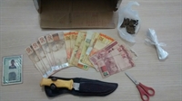 Drogas, dinheiro e objetos apreendidos pela Polícia Militar de Cosmorama Foto: Divulgação/Polícia Militar 