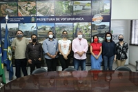 O prefeito Jorge Seba (PSDB) e a secretária municipal da Saúde, Ivonete Félix, se reuniram com mães do GAV (Grupo de Autismo de Votuporanga) (Foto: Prefeitura de Votuporanga)