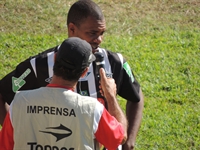 Zagueiro Kelisson, que atuou em jogos como capitão, foi afastado
