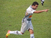 Gol de Tom no primeiro tempo abriu o caminho para a vitória da Votuporanguense