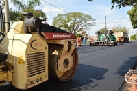 A primeira fase do programa de recapeamento em Votuporanga foi concluída em julho e a segunda etapa será iniciada agora (Foto: Prefeitura de Votuporanga)