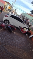 Acidente entre dois carros deixa uma pessoa ferida em praça de Cardoso
