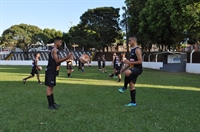 Projeto de fomento ao futebol ocorre no campão da Ferroviária e dá oportunidade para crianças da região começar a vida no esporte  (Foto: A Cidade)