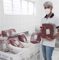 Com o valor arrecadado durante o evento digital, foi possível comprar 230 quilos de carne (Foto: Divulgação)