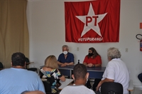 O deputado federal Arlindo Chinaglia se reuniu com partidários do PT em Votuporanga e fez uma análise da política nacional (Foto: A Cidade)