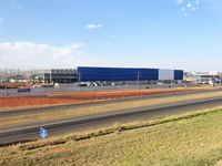 Obras avançadas do Max Atacadista às margens da rodovia Euclides da Cunha. Com mais de R$ 38 milhões em investimentos, o empreendimento promete transformar o cenário varejista de Votuporanga (Foto: A Cidade)