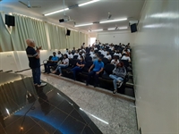 Cerca de 50 jovens do Centro Social de Votuporanga acompanharam a palestra ministrada pelo professor Manuel Ruiz Filho (Foto: Arquivo pessoal)
