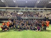 Votuporanguense comemora com a torcida mais uma vitória na Série A3 (Foto: Rafa Bento/CAV)