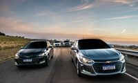 A linha 2022 do Novo Onix está disponível em dois tipos de carrocerias (hatch e sedã) (Foto: Divulgação)