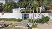 Uma aluna da Escola Professora Ester Eunice atirou uma cadeira na diretora da instituição e lhe agrediu também com mordidas (Foto: Reprodução)