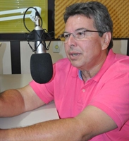 Deputado foi questionado pela população enquanto esteve na rádio