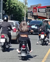 Scooters elétricas invadem as ruas de Votuporanga, mas ‘desbloqueio’ coloca em risco adolescentes