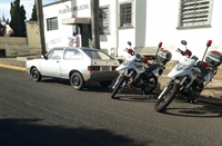 Com o apoio do Comando Grupo Patrulha, a equipe da ROCAM conduziu a mulher e o carro para a Central de Flagrantes (Foto: Divulgação/Polícia Militar)