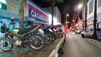 PM acaba com algazarra na rua Amazonas e apreende cinco motocicletas
