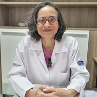 A médica infectologista Regina Silvia Chaves de Lima reforçou o apelo para que as pessoas se vacinem contra a gripe (Foto: Santa Casa) 