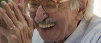 No ano passado, antes de completar 97 anos, ainda escreveu o poema “A turma”, e então se recolheu no silêncio 
