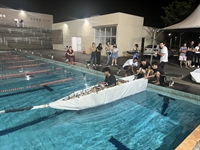 Estudantes confeccionaram os barcos utilizando bambu e lona e testaram as embarcações em competição realizada na piscina do Parque Aquático "Saverio Maranho"  (Foto: Unifev)