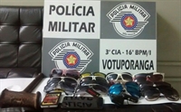 Com ele foram encontrados uma marreta de aço, além de objetos roubados do estabelecimento comercial (Foto: Divulgação/Polícia Militar)