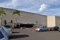 A estrutura do North Shopping, que ficou deserta após o fechamento da Vikstar, voltou a ficar movimentada com a chegada da Latech (Foto: A Cidade)