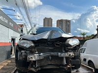 Frente da SUV Honda HR-V ficou bastante danificada (Foto: A Cidade)